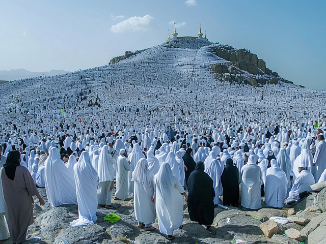 Muslim Pilgrims Gather at Mount Arafat for Holiest Day of Hajj Pilgrimage